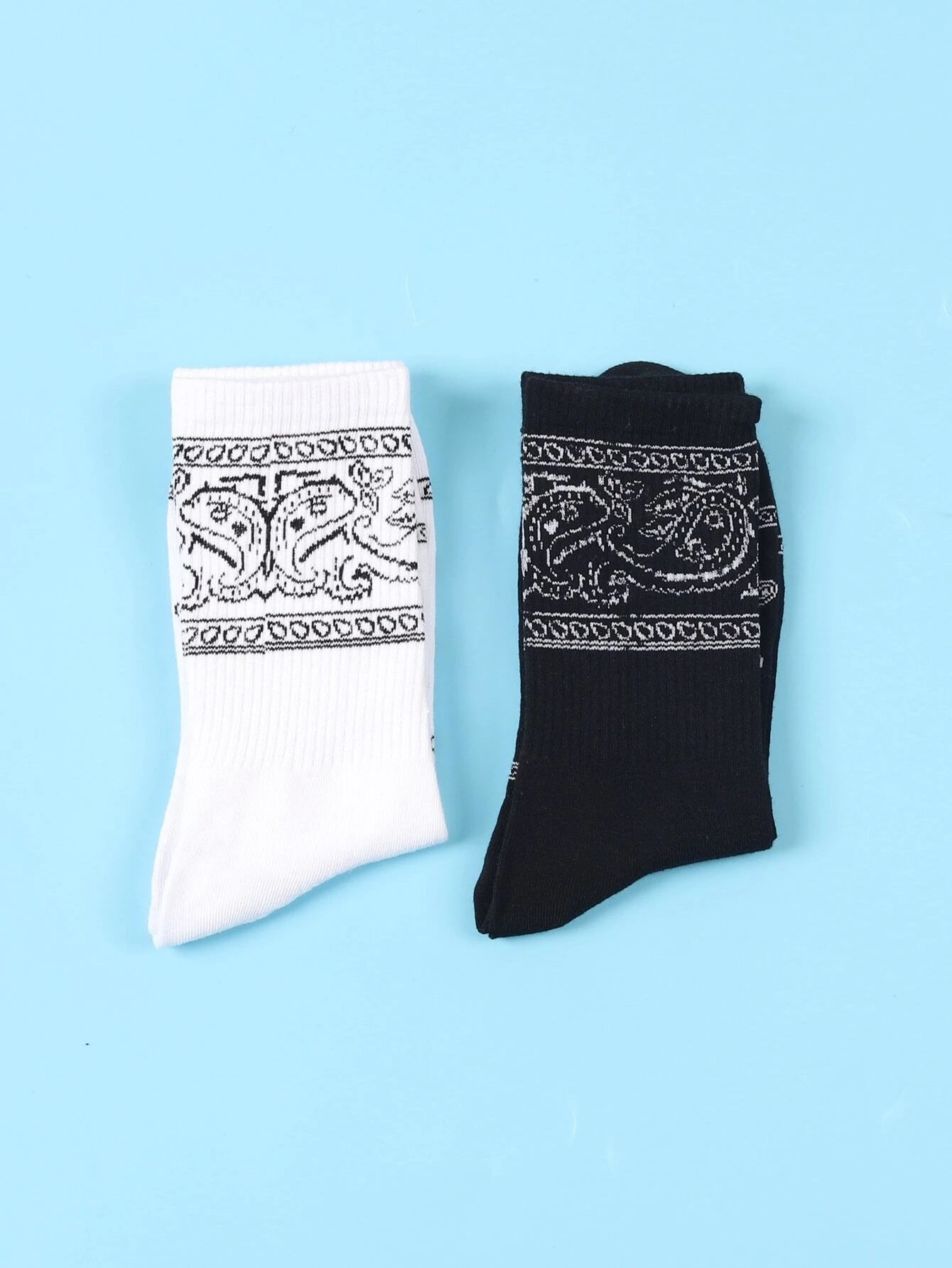 2Pcs Men Graphic Pattern Crew Socks